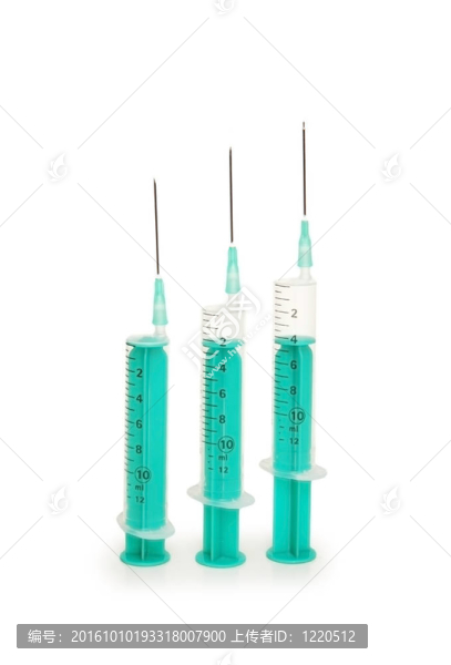 三個注射器上白色的隔離