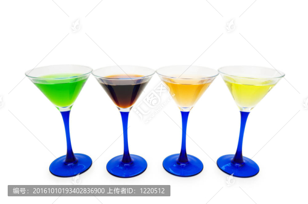 白色背景上的各種雞尾酒