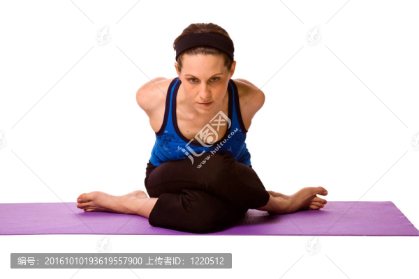 瑜伽姿勢的女人