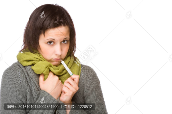 帶臨床溫度計(jì)的女人
