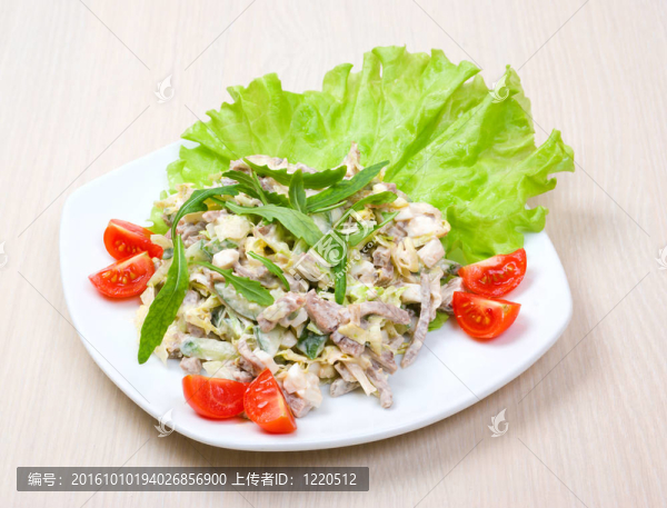 蔬菜肉沙拉。