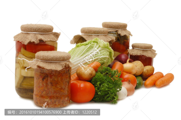 新鮮和罐裝蔬菜白色隔離