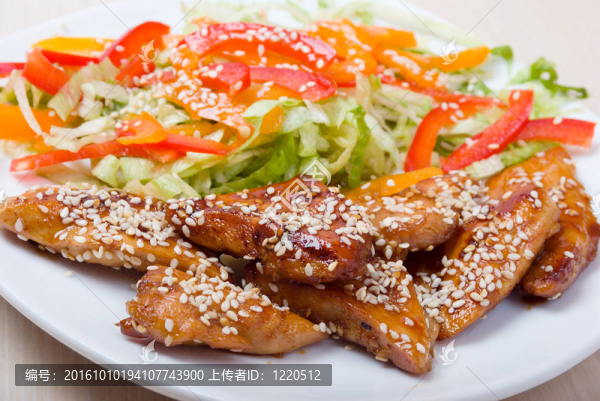 烤牛肉雞肉和蔬菜