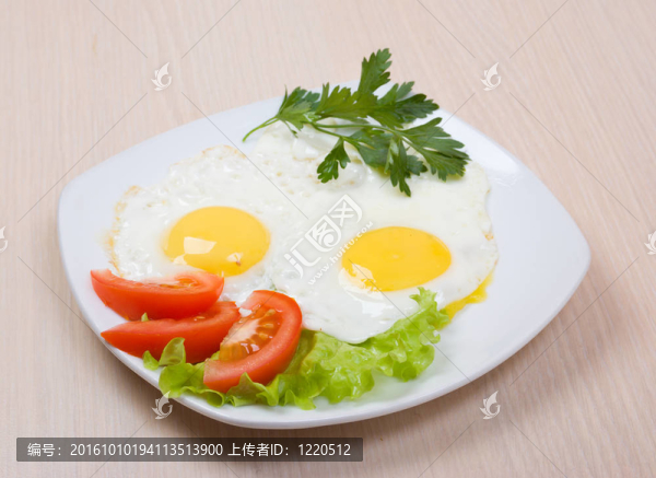 美味雞蛋與蔬菜接近