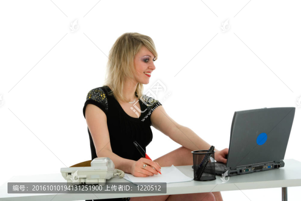 商務(wù)女人和筆記本電腦