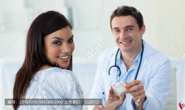 一次訪問中的醫(yī)生和他的病人
