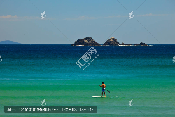 劃槳沖浪在拜倫灣澳大利亞