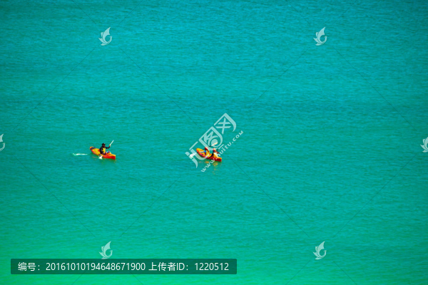 通過(guò)在拜倫灣兩皮艇