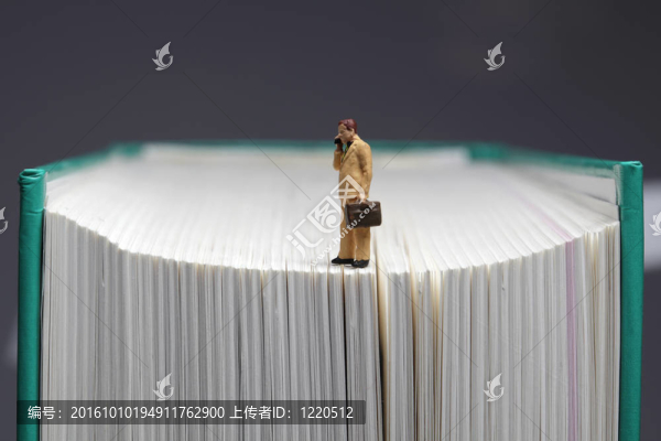 在一本書上的商人