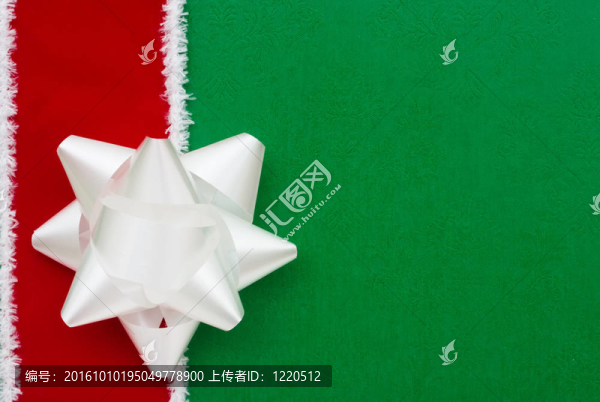 白色的蝴蝶結(jié)