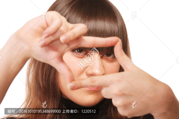 意圖凝視通過(guò)手指框架