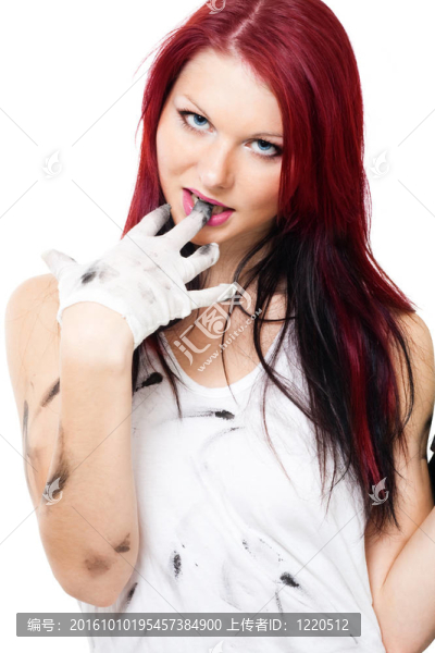 穿臟衣服的漂亮女人