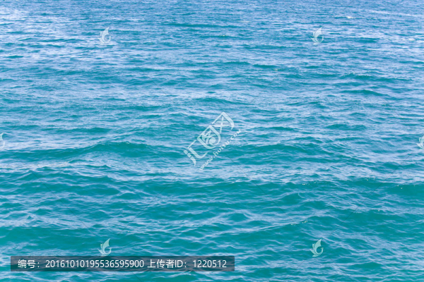 蔚藍(lán)海水表面