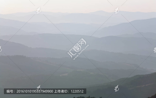 山朦朧的黎明