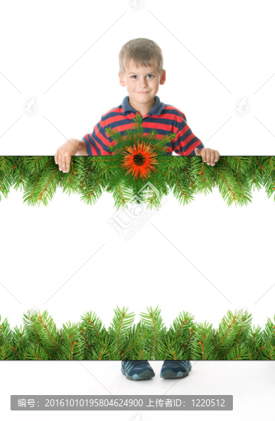拿著旗幟的男孩