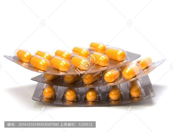 在白色背景上分離的膠囊