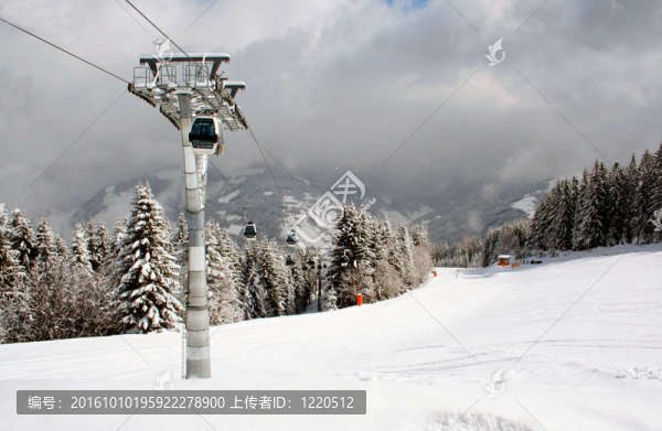 阿爾卑斯山滑雪纜車