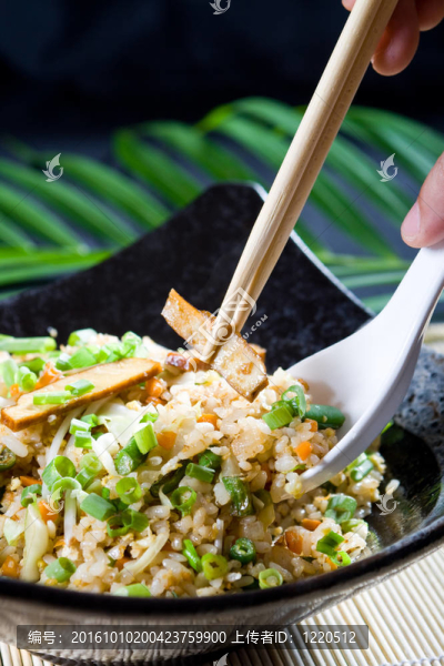 吃中國炒米飯