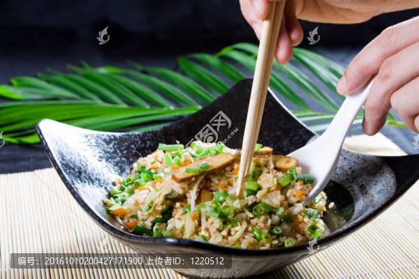 吃炒飯