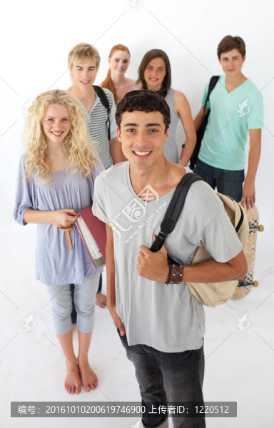 青少年通過高中