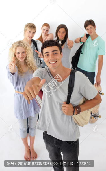 青少年通過高中
