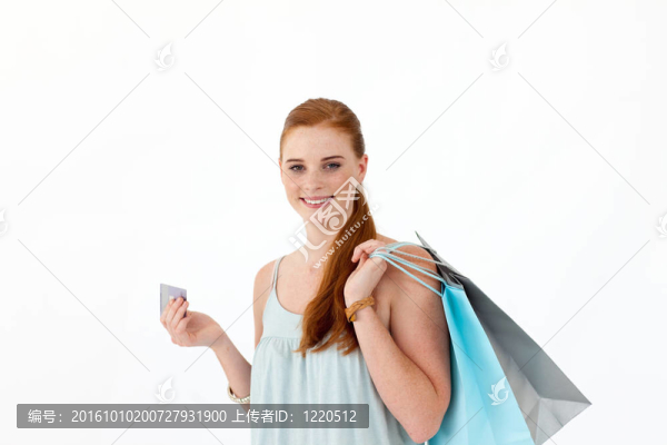 美麗的少年與購物袋