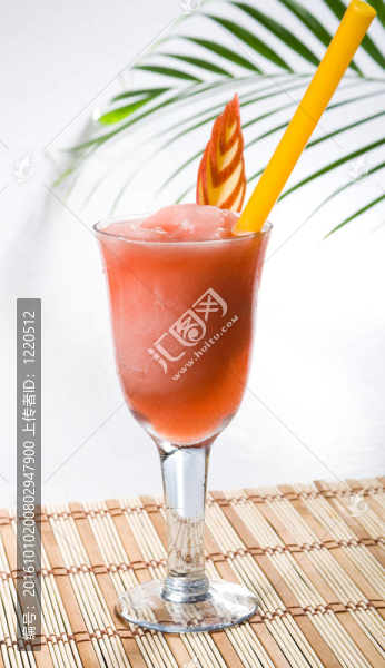 美味的草莓雞尾酒