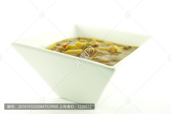 在一個白碗里的湯