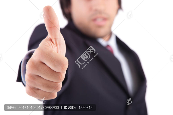 營業(yè)人顯示拇指向上