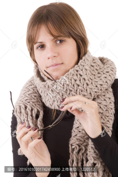 美麗的女人穿的冬天