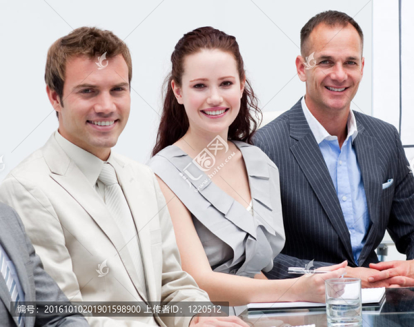 坐在會(huì)議上的商人肖像