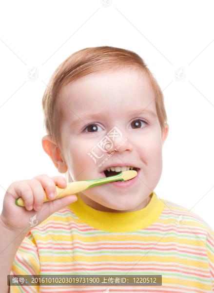 帶牙刷的小孩子