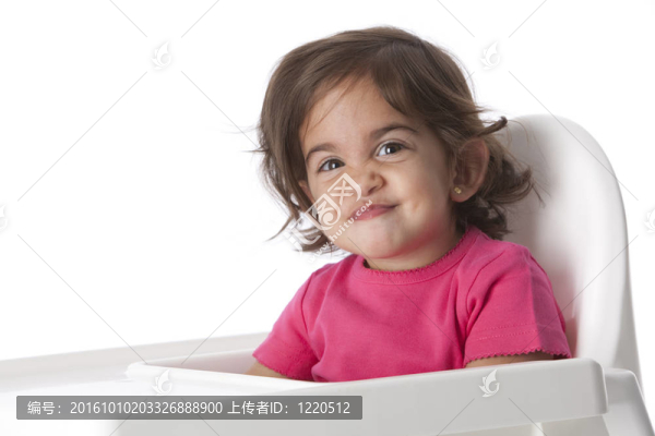 一個有趣的小女孩的肖像