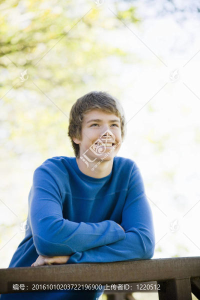 十幾歲的男孩