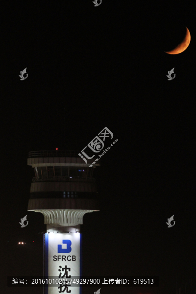 月夜,機(jī)場(chǎng)塔臺(tái)