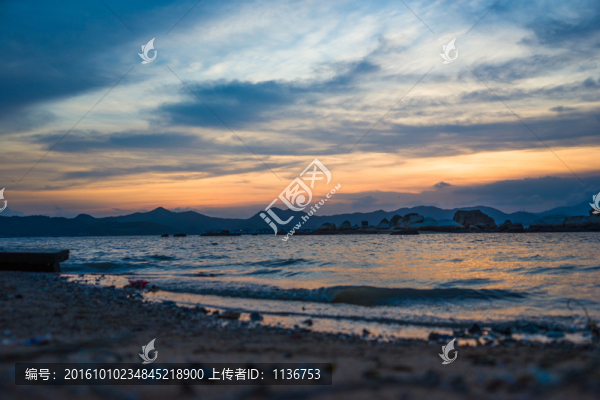 傍晚海邊