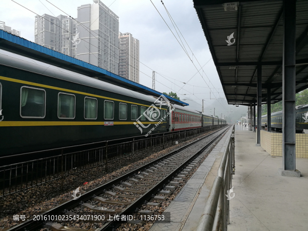 火車(chē)站臺(tái)