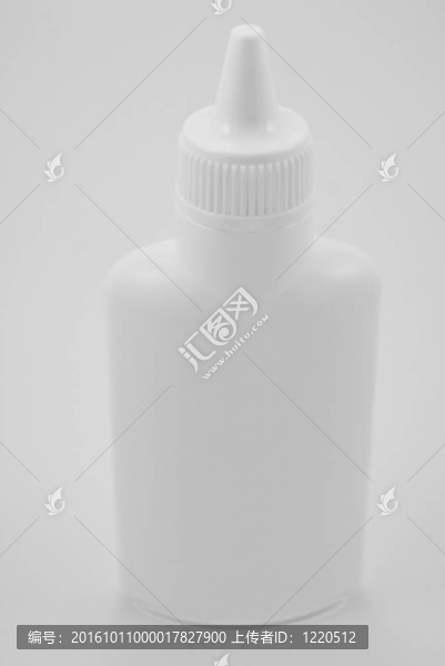 一個(gè)白色的瓶子