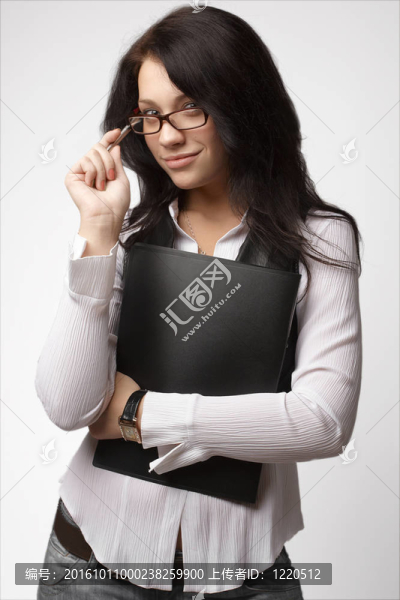 在眼鏡的有吸引力的女商人