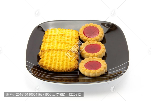 白色背景上的餅干