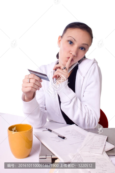 漂亮的青少年購物與信用卡