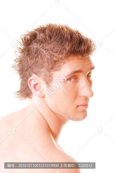男人回頭看肩膀
