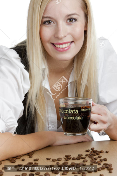 一杯咖啡的女性肖像