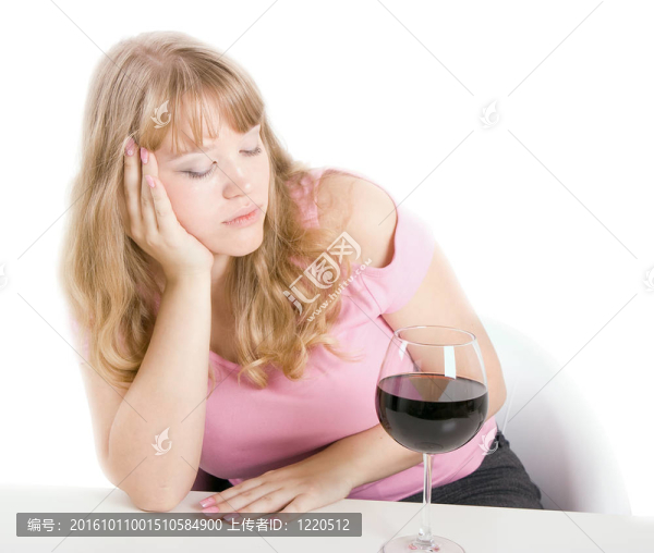 年輕女人的酒精夢