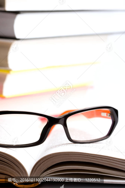 書和眼鏡