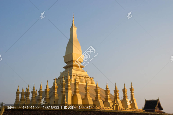 那鑾佛塔在萬象；Laos