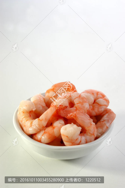 一些新鮮的有機(jī)蝦準(zhǔn)備吃