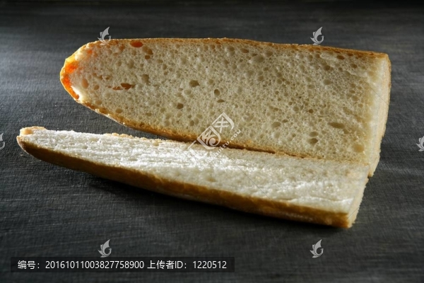 準備三明治的開放式面包