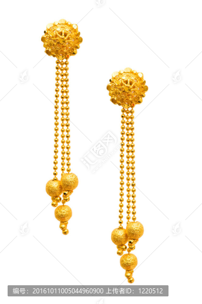 白色背景上的耳環(huán)