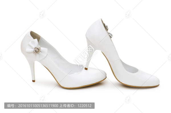 白色背景下的女性鞋